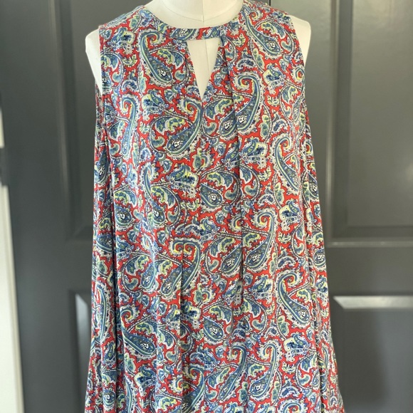Muted red, blue and greens paisley print sleeveless top. Runs small - Picture 6 of 6